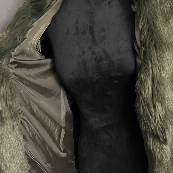 Forever 21 Exclusive, Faux Fur Jacket - Picture 7 of 10